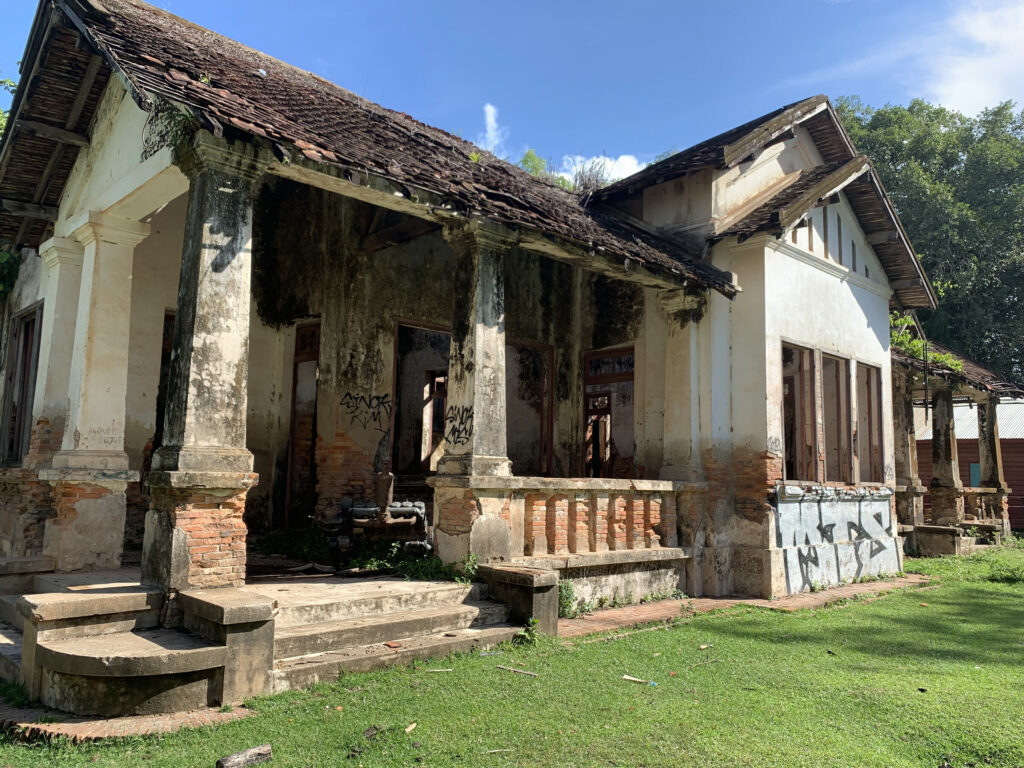 Ruined French colonial building at Ban Khon, Don Khon